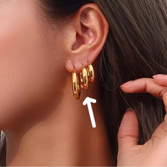 Medium Chunky Classic Hoop Earrings PVD 18K Gold Plated Stainless Steel - Picture 5 of 9